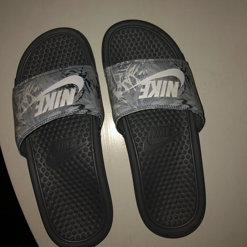 Women’s nike slides size 8